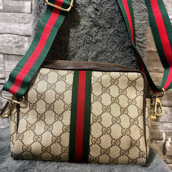 ***Sold***Authentic Gucci Handbag Sherry - Picture 3 of 8
